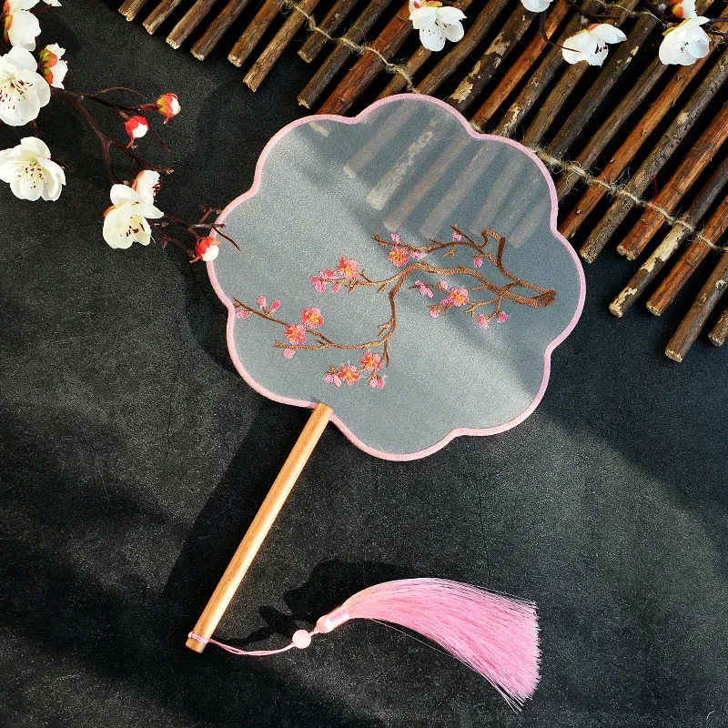 Wachlarz okrągły z długim uchw – Embroidery Dress recenzja i cena