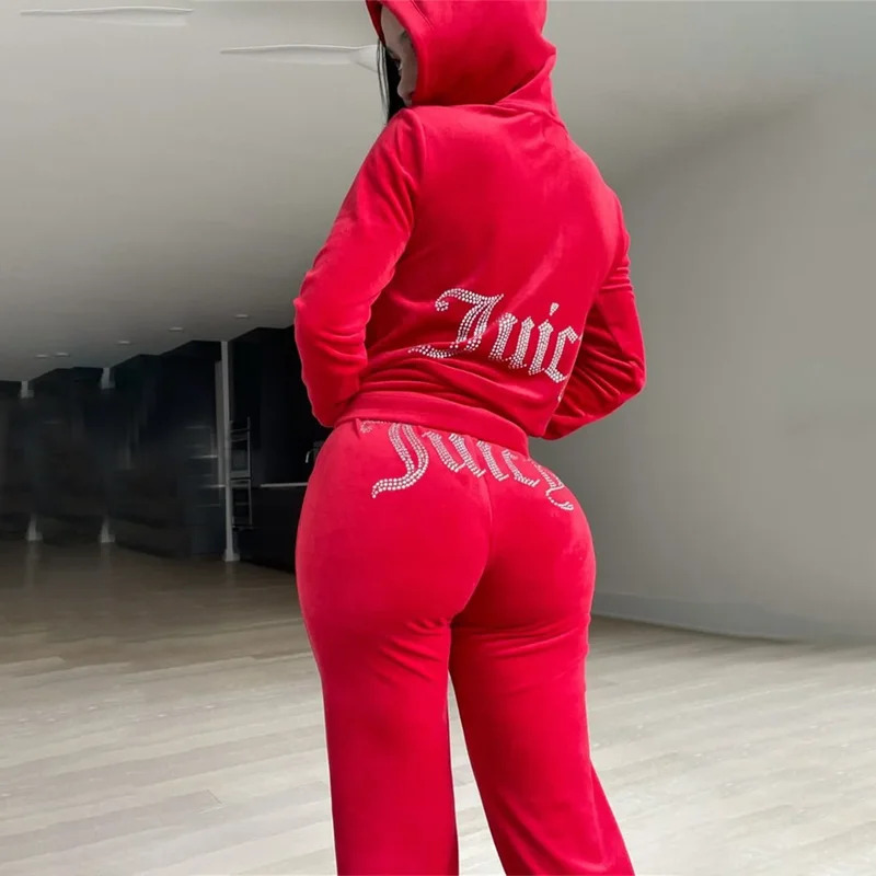 Damski dres sportowy na co dzi – Embroidery Dress recenzja i cena