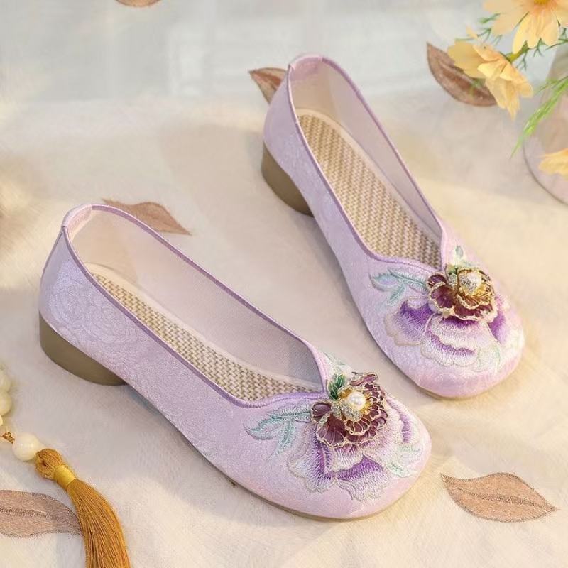 Damskie buty na niskim obcasie – Embroidery Shoes recenzja i cena