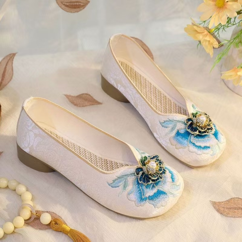 Damskie buty na niskim obcasie – Embroidery Shoes recenzja i cena