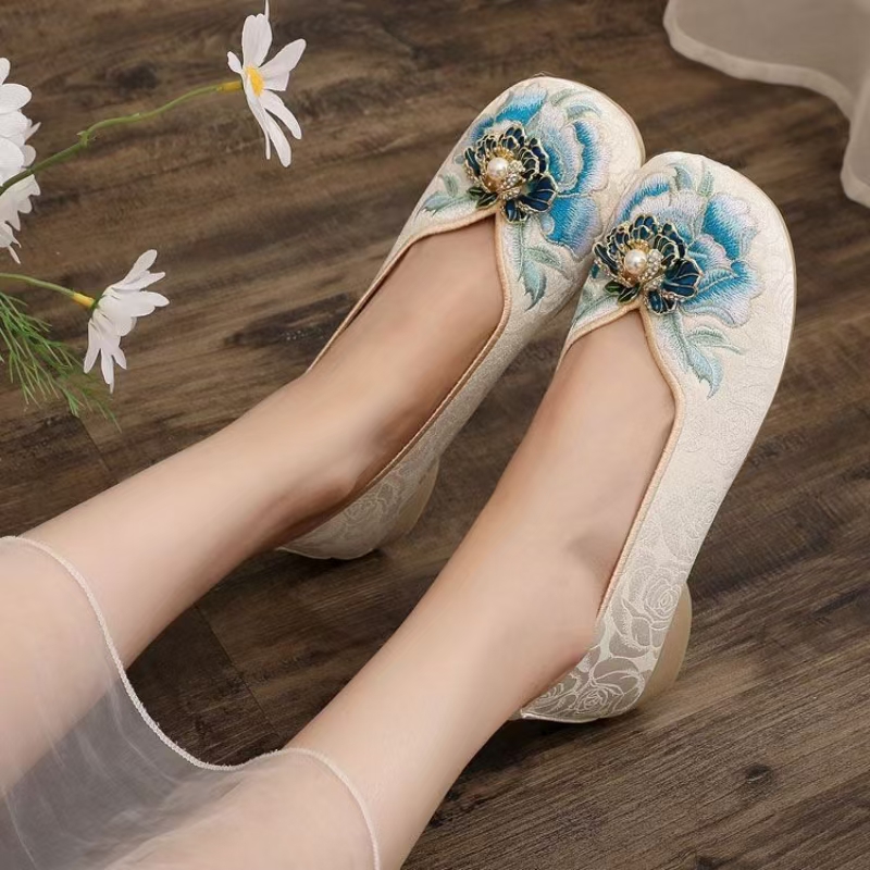 Damskie buty na niskim obcasie – Embroidery Shoes recenzja i cena